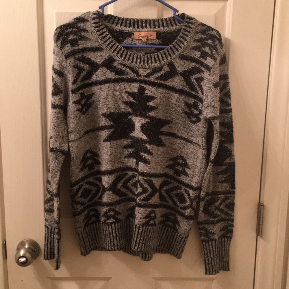 GREY FUZZY SWEATER